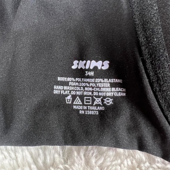 SKIMS Fits Everybody T-Shirt Demi Bra Onyx Black Size 34H BR-UWR-2294 NEW - Picture 9 of 13